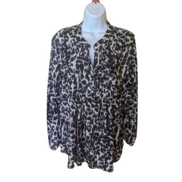 ---  Black and White Silky Blouse Size XL - Picture 1 of 2